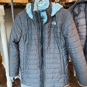 Girls North Face size large (14/16) winter coat. Gray w light blue lining